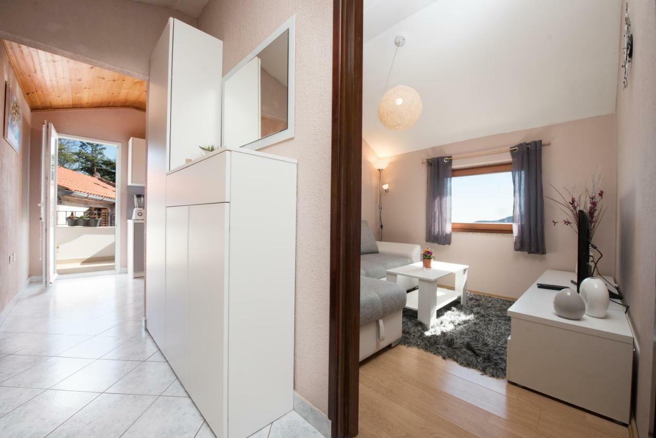 Lola Apartment Veprinac ภายนอก รูปภาพ